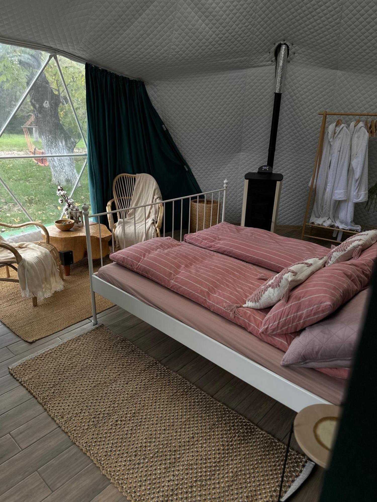 Hotel The Frog Glamping Horezu Exteriér fotografie